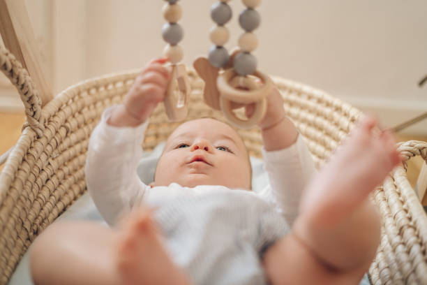 À quel âge peut-on donner un jouet à bébé ?